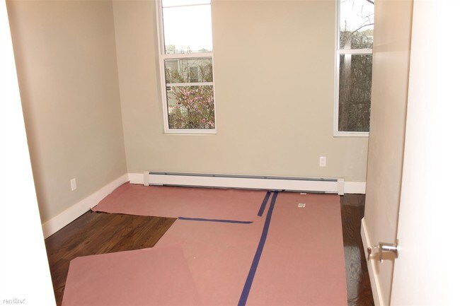Building Photo - 4 br, 1 bath Apartment - 98 Harman St