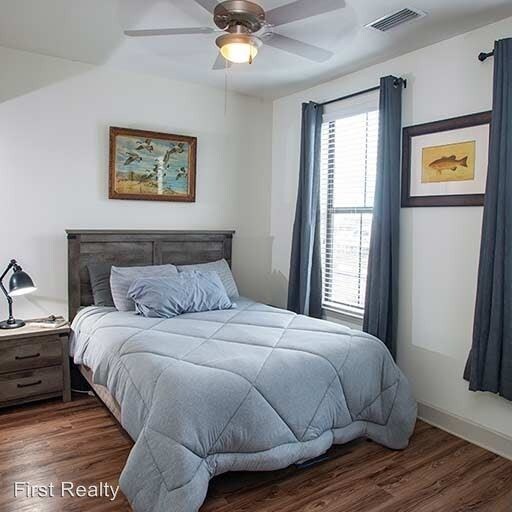Building Photo - 1 br, 1 bath Room For Rent - 137 E. Glenn Ave