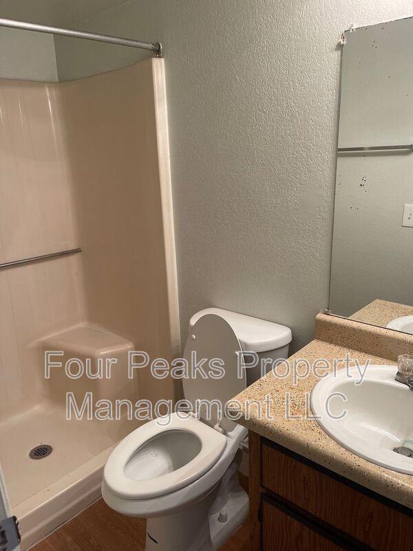 Building Photo - 2813 E Paradise Ln