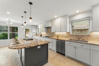 Building Photo - 14115 River Forest Dr