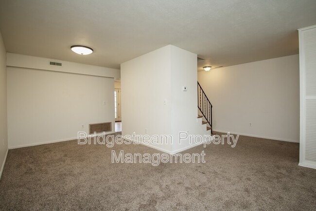 Building Photo - 656 Randler Ave