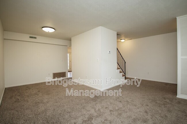 Foto del edificio - 656 Randler Ave