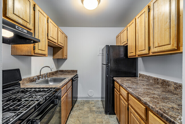 2BD, 1BA - The Napa - Kitchen - Six Trails Apartments - Saline, MI