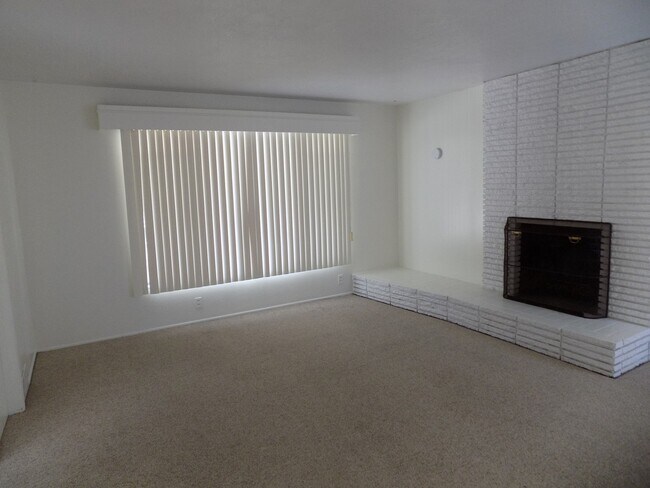 Foto del edificio - 221 Longview Ln