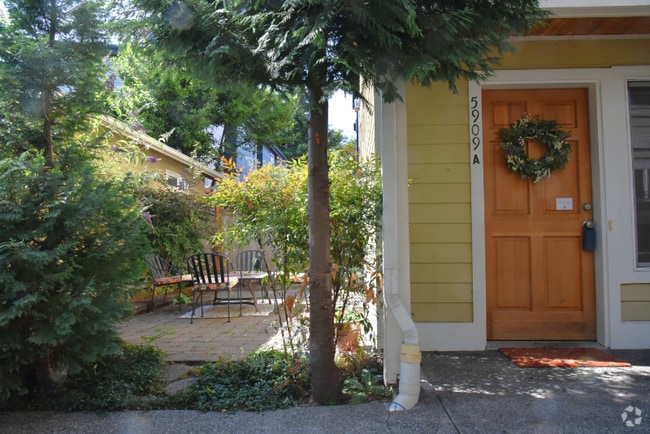 Building Photo - 5909 40th Ave SW