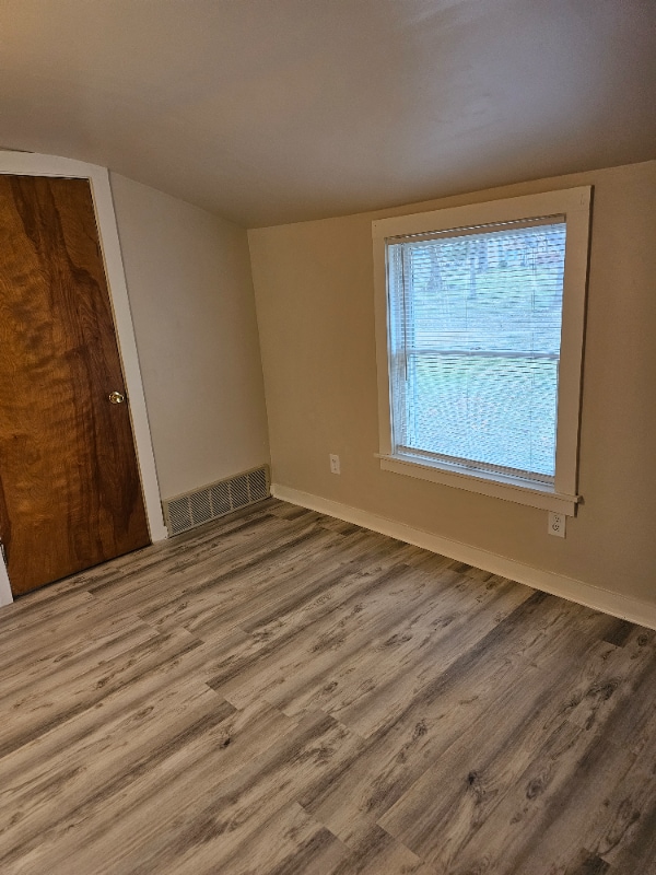 Building Photo - 519 Ament St