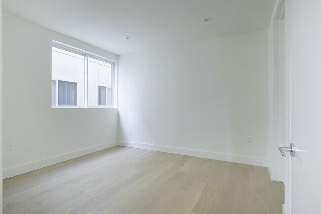 Foto del edificio - 2496 S Centinela Ave