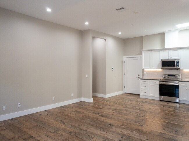 Building Photo - 1135 4th St