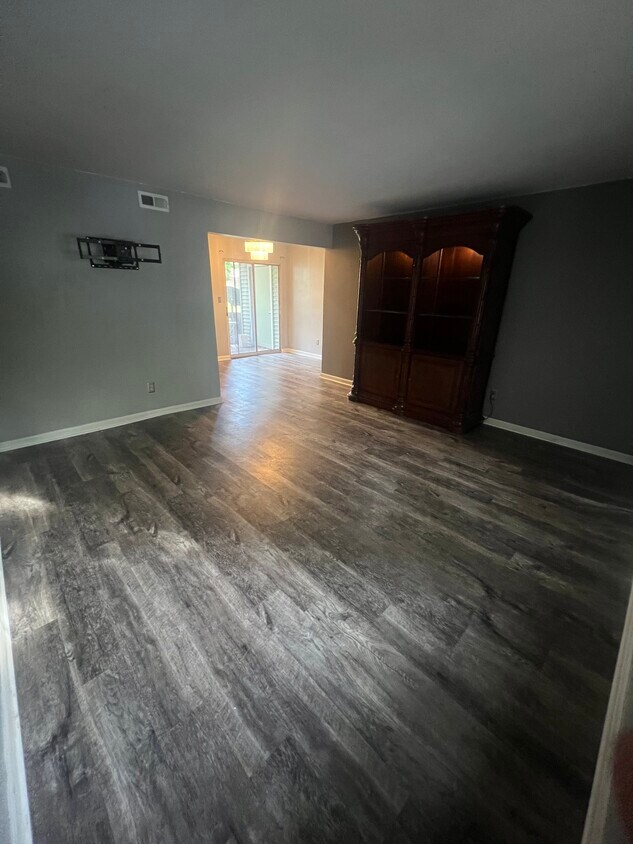 Primary Photo - 9164 N Swan Cir