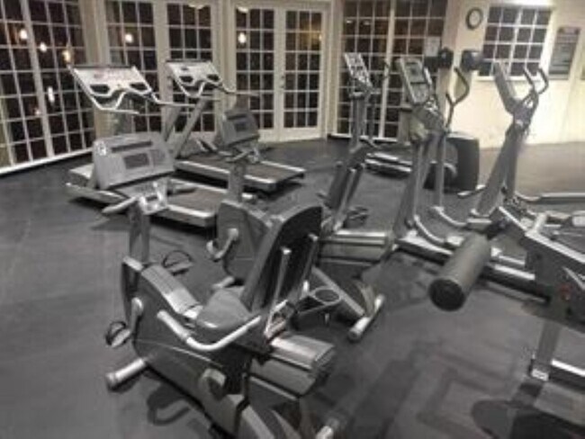 Foto del edificio - 2890 N Oakland Forest Dr