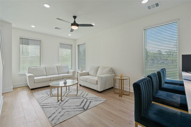Building Photo - Villas at Mansfield