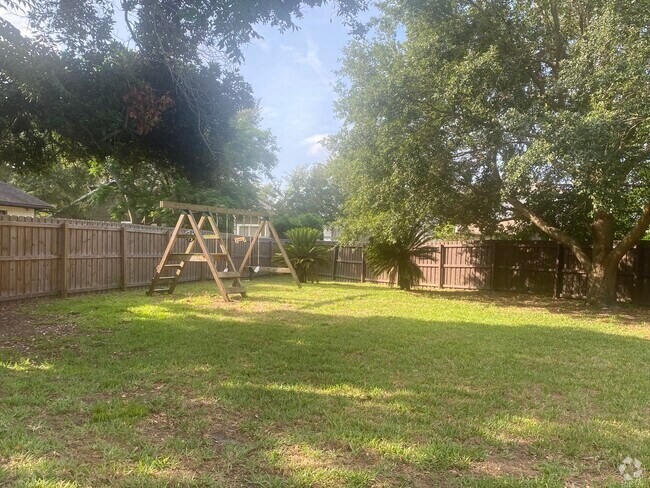 Building Photo - 648 Glenview Dr