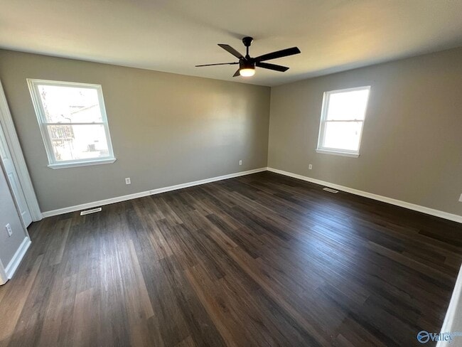 Building Photo - 132 Mandy Dr