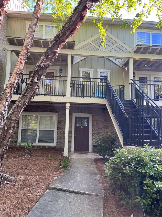 Foto principal - Ground-level, one-story condo in the highl...