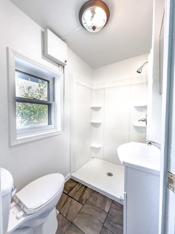 Building Photo - 724 Haines Ave