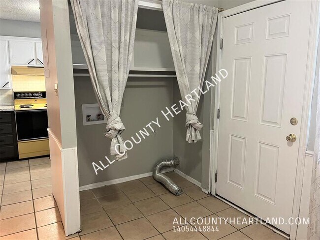 Foto del edificio - 221 Jason Dr