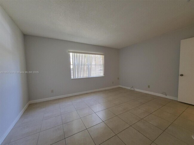Foto del edificio - 9011 SW 138th St