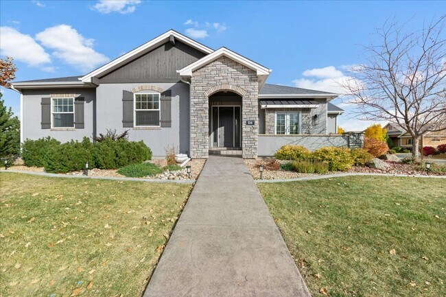 Foto del edificio - Stunning Custom Home in Gated Community!