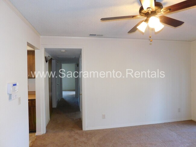 Building Photo - Very Nice 2bd/1+ba Condo in Gated South Na...