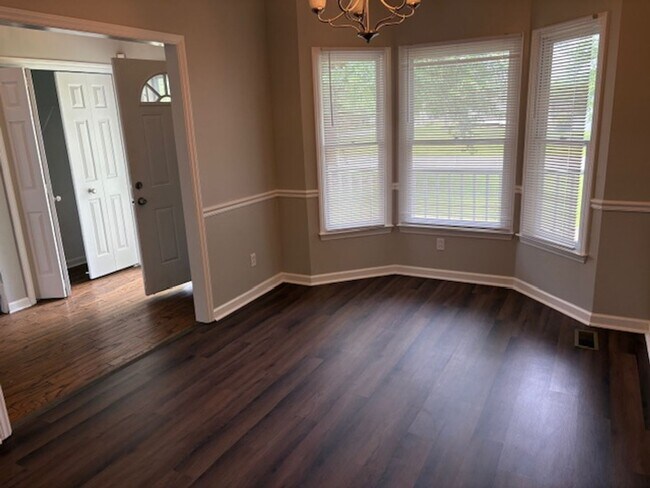 Foto del edificio - Murfreesboro 4BR/2.5BA fenced yard
