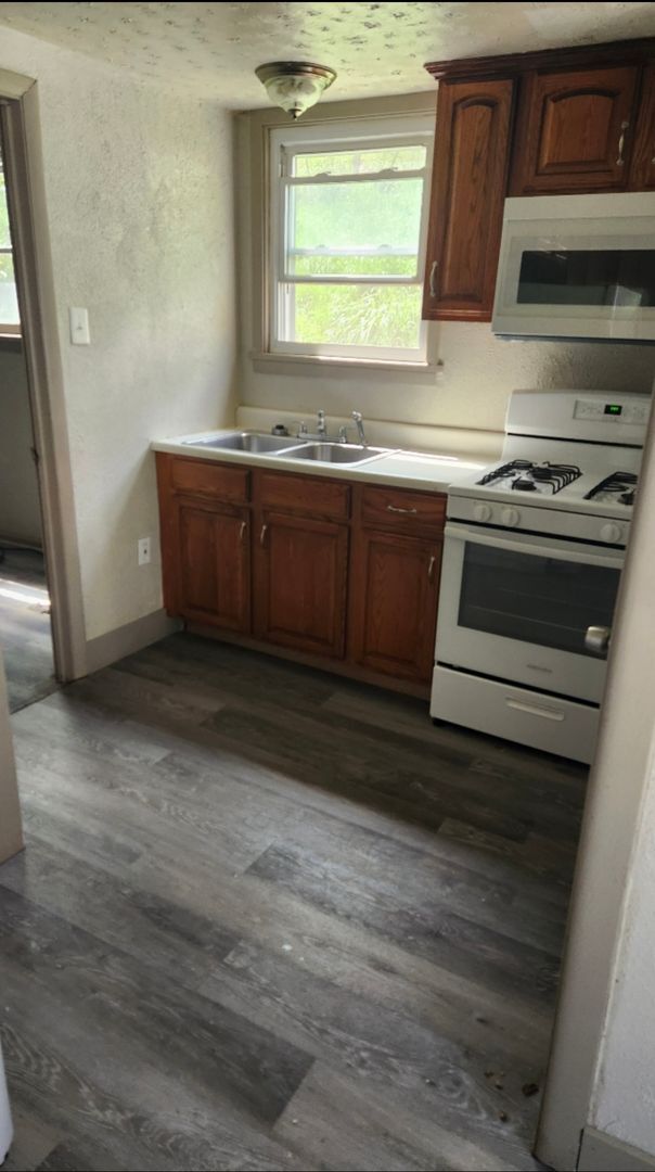 Foto del edificio - Charming 3BR/2BA Home in Heart of Jeannette