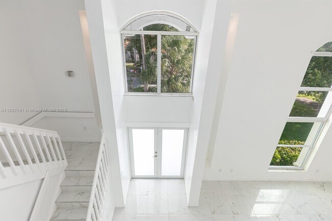 Building Photo - 18400 SW 77th Ct