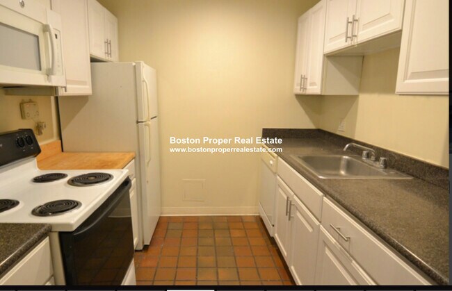 Building Photo - 41 St Germain St