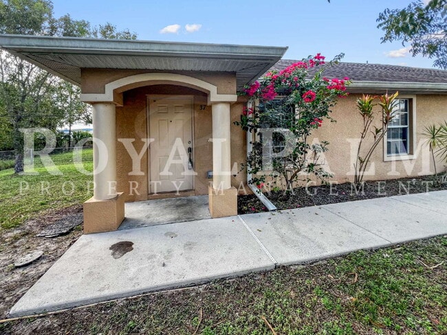 Foto del edificio - 2 Bed, 2 Bath Duplex on First Street – Washer & Dryer Included, Pet-Friendly, Minutes from Downto...