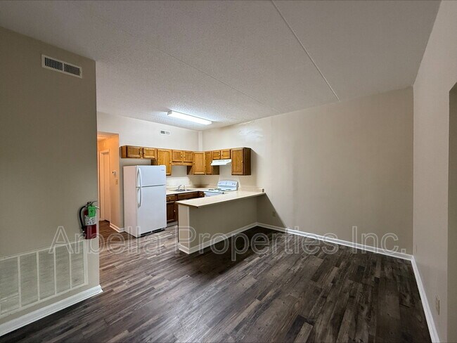 Building Photo - 420 W Jackson Blvd