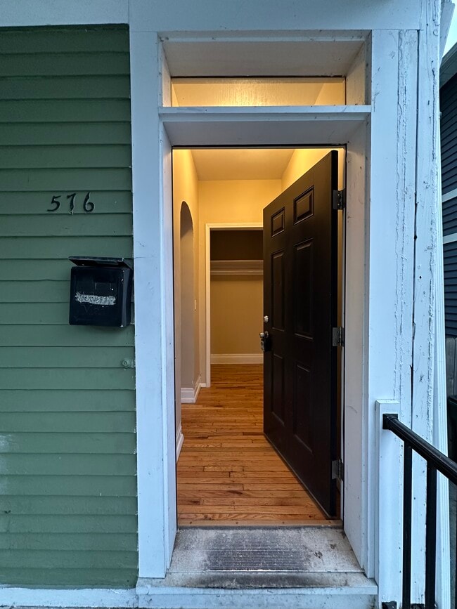 Building Photo - 574 West Ave