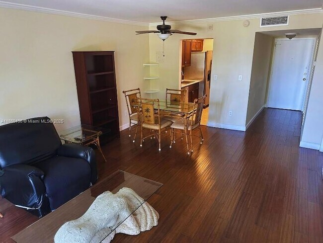 Foto del edificio - 2350 NE 135th St