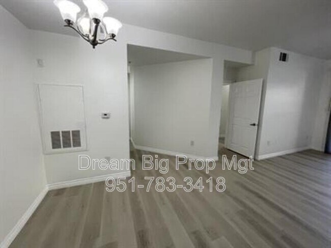 Foto del edificio - 375 Central Ave