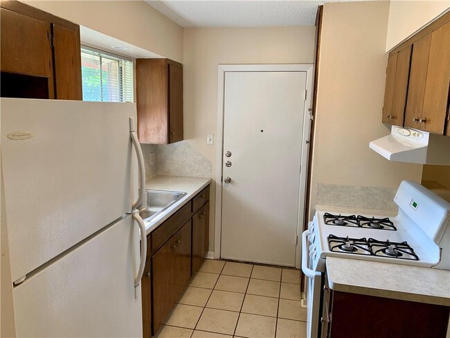 Building Photo - 400 Tilbury Ln