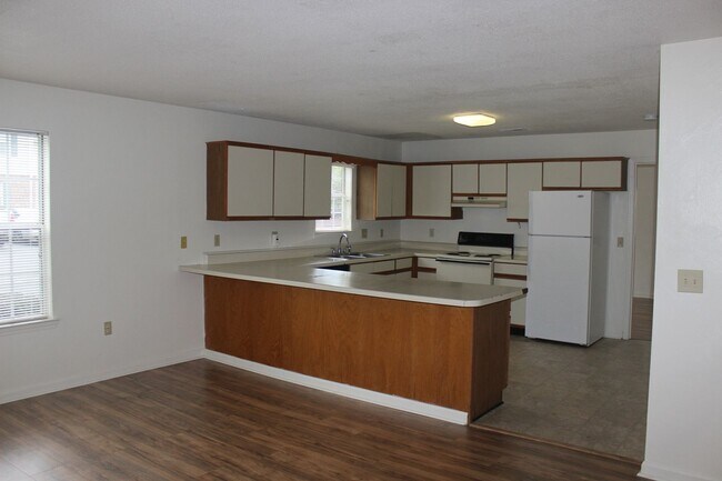 Building Photo - Rutherford Townhomes 4 Bedroom w/Den 3 Bathroom