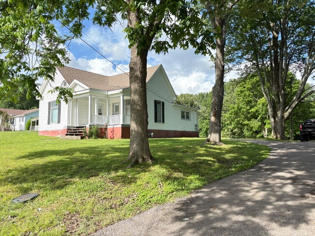 Building Photo - "Charming 2-Bed Retreat in Sharon, TN – Co...