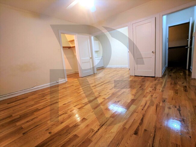 Foto del edificio - 546 W Wellington Ave