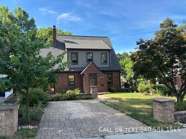 Foto del edificio - 2412 Alberta Ave SW