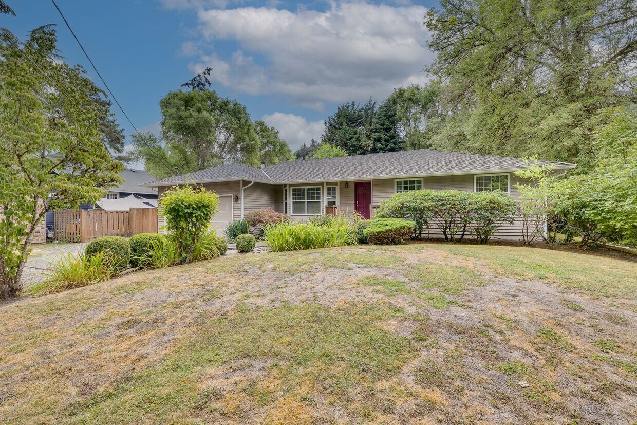 Primary Photo - Bothell Rambler Walking Distance to DT Bot...
