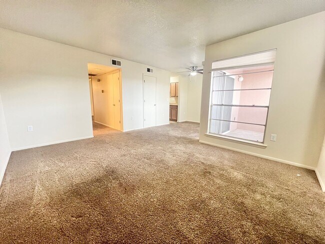 Foto del edificio - 4601 Carlisle Blvd NE