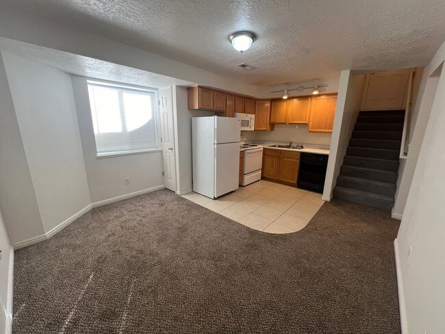 Building Photo - 461 E Cobblecreek Dr