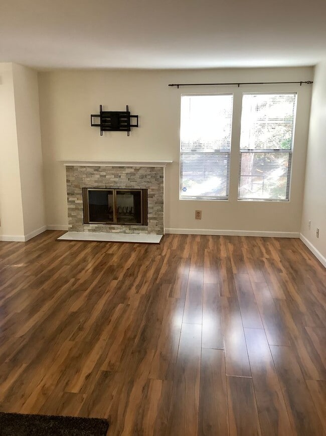 Building Photo - EAST BREMERTON  CONDO - 2BED 2BATH