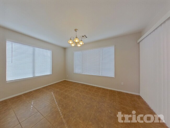 Building Photo - 17220 N Wavyleaf Ave