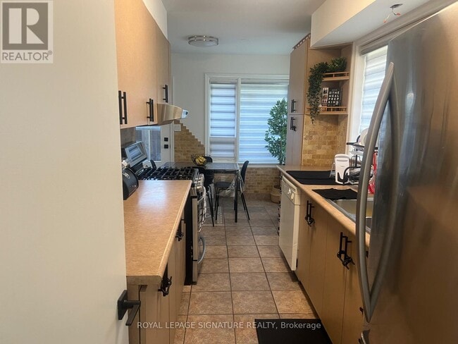 Building Photo - 1410 Larchview Trail