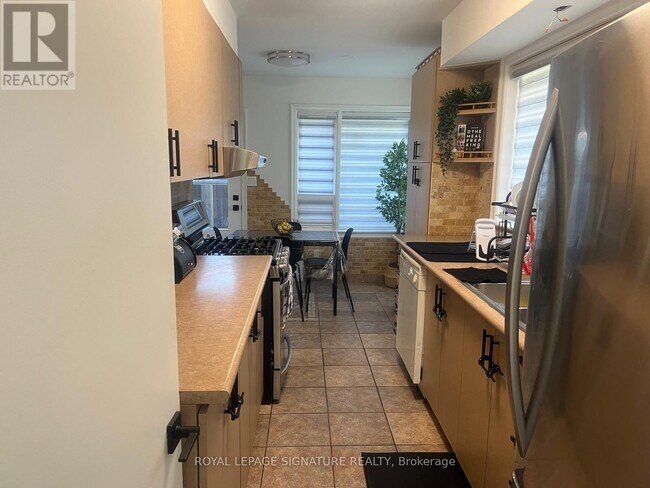 Photo du bâtiment - 1410 Larchview Trail