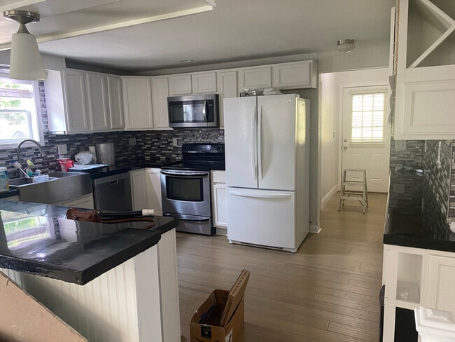 Building Photo - 815 W Rodney Dr