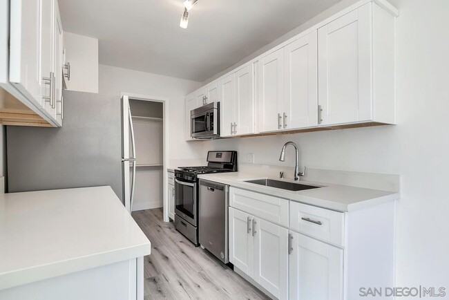 Building Photo - 3516 Del Sol Blvd