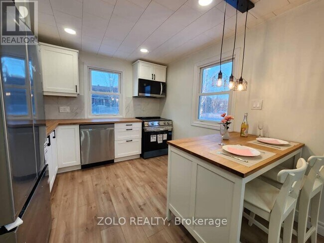 Building Photo - 334 Little Ave