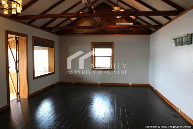 Foto del edificio - Waterfront Cottage with Views and beach ac...