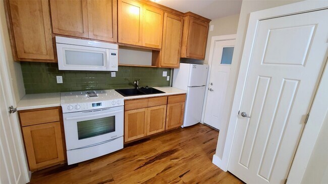 Foto del edificio - 1913 Robbins Pl