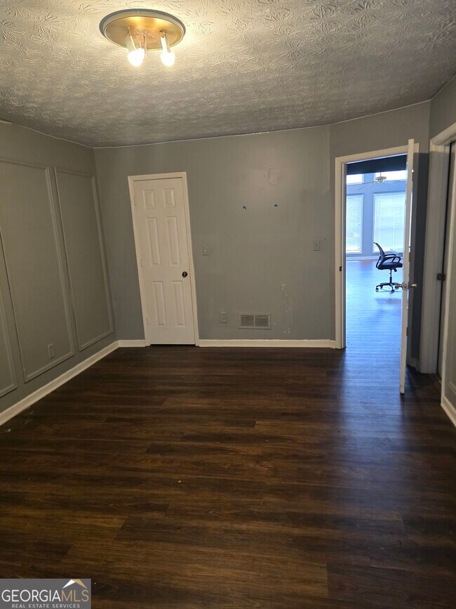 Foto del edificio - 2812 Briar Hill Ln SE